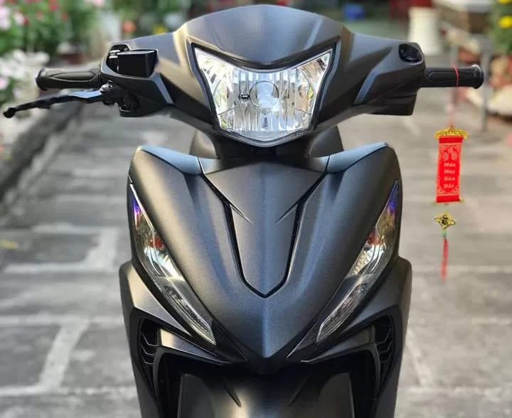 Sơn Xịt Samurai Màu Đen Ánh Kim 1139 – Bóng Đẹp, Bám Dính Tốt, Hiệu Ứng Kim Loại Sang Trọng