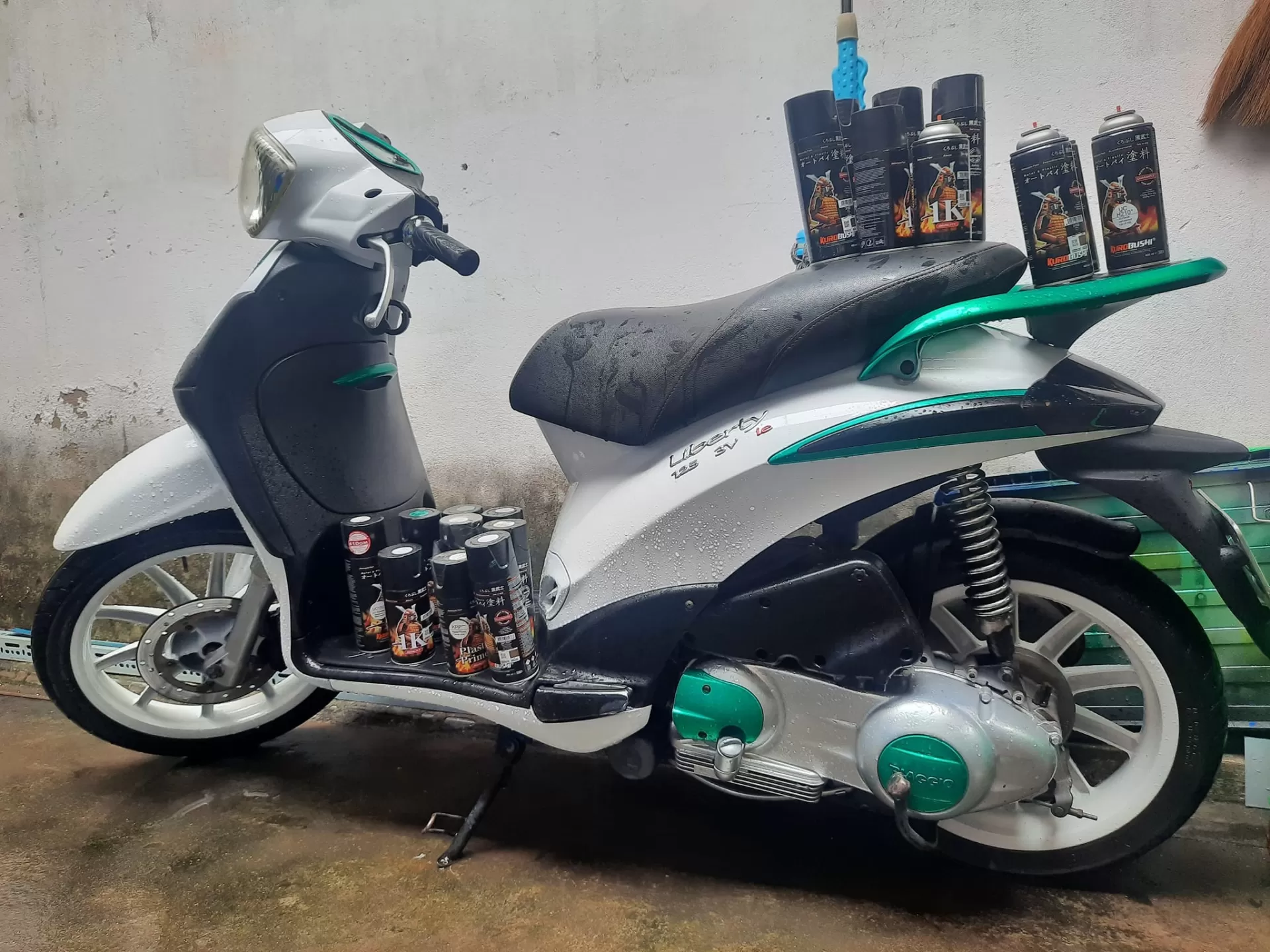 Sơn Xịt Samurai H196 – Trắng Ánh Kim Sang Trọng, Bắt Sáng Cực Đỉnh