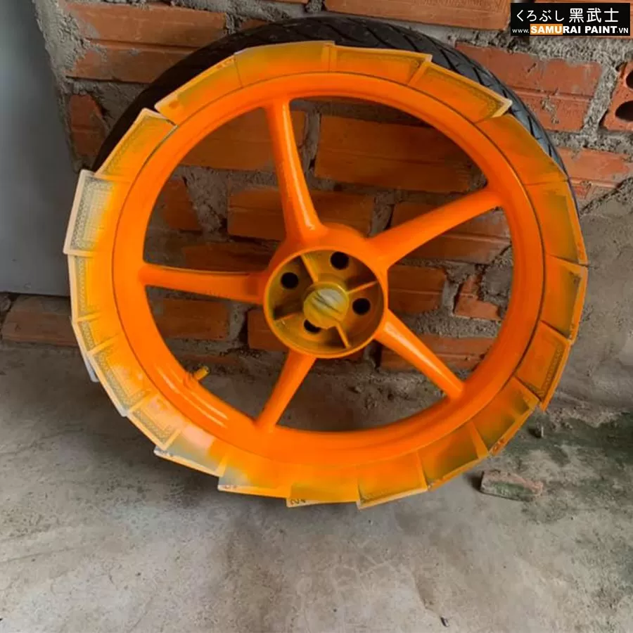 Sơn xịt Samurai 55 màu cam huỳnh quang – rực rỡ, phát sáng, bám chắc, khô nhanh