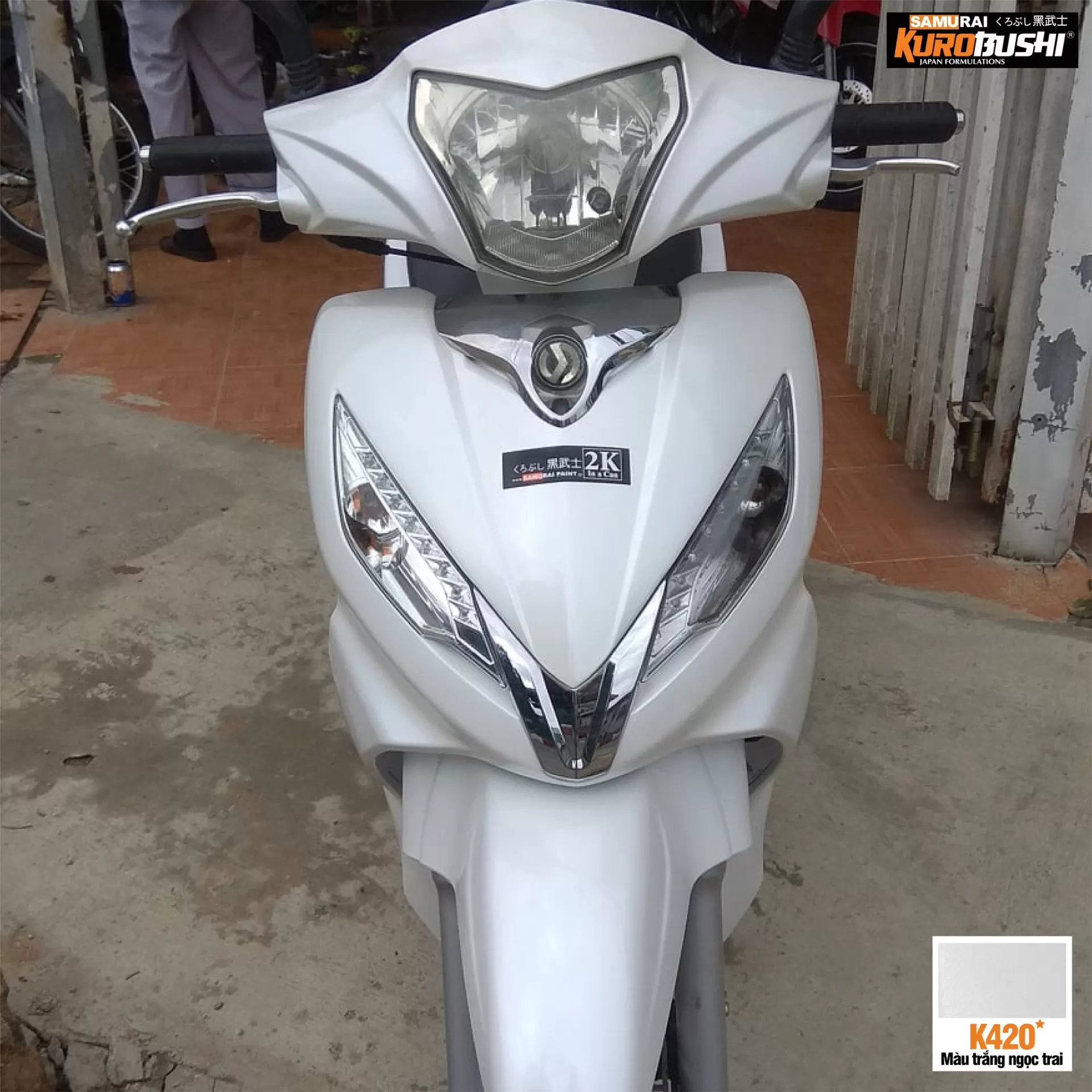 Sơn xịt Samurai K420 màu trắng ánh kim – tinh tế, sang trọng, bám tốt, khô nhanh