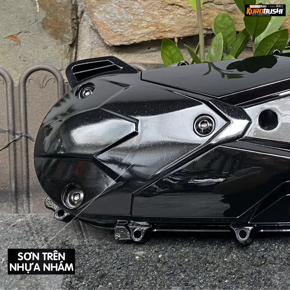 Sơn xịt Samurai K159 màu đen ánh kim – sang trọng, mạnh mẽ, bám chắc, khô nhanh