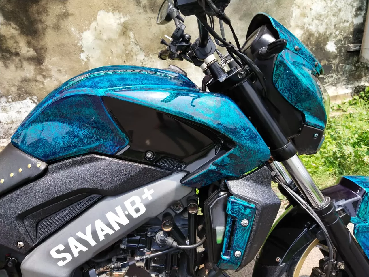 Sơn xịt hiệu ứng vân bông tuyết Samurai KE03 – họa tiết tuyết rơi độc đáo, vân trắng nổi bật, khô nhanh, bám tốt