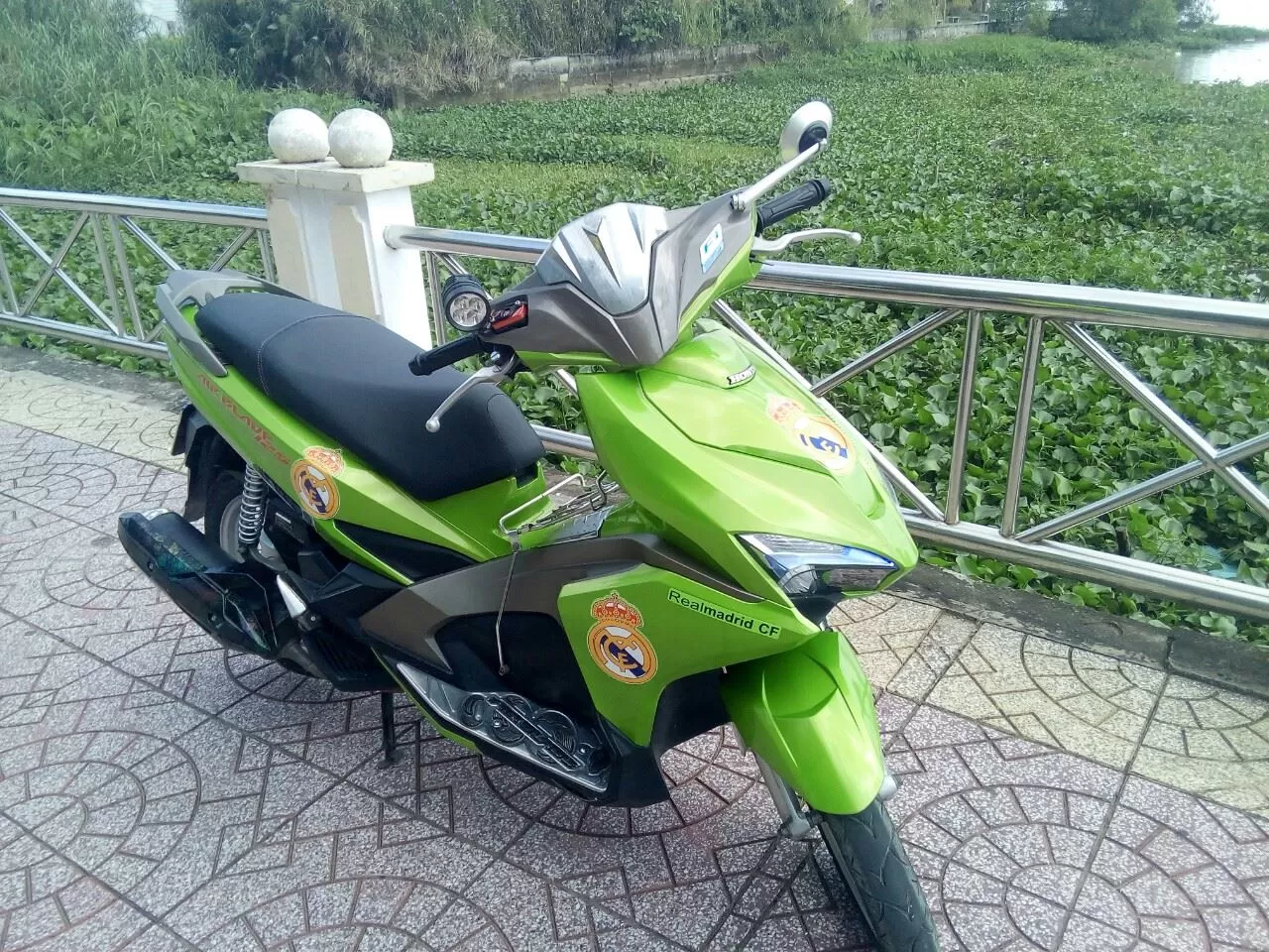 Sơn xịt Samurai Y620 màu xanh lá non – tươi mát, nổi bật, bám tốt, khô nhanh