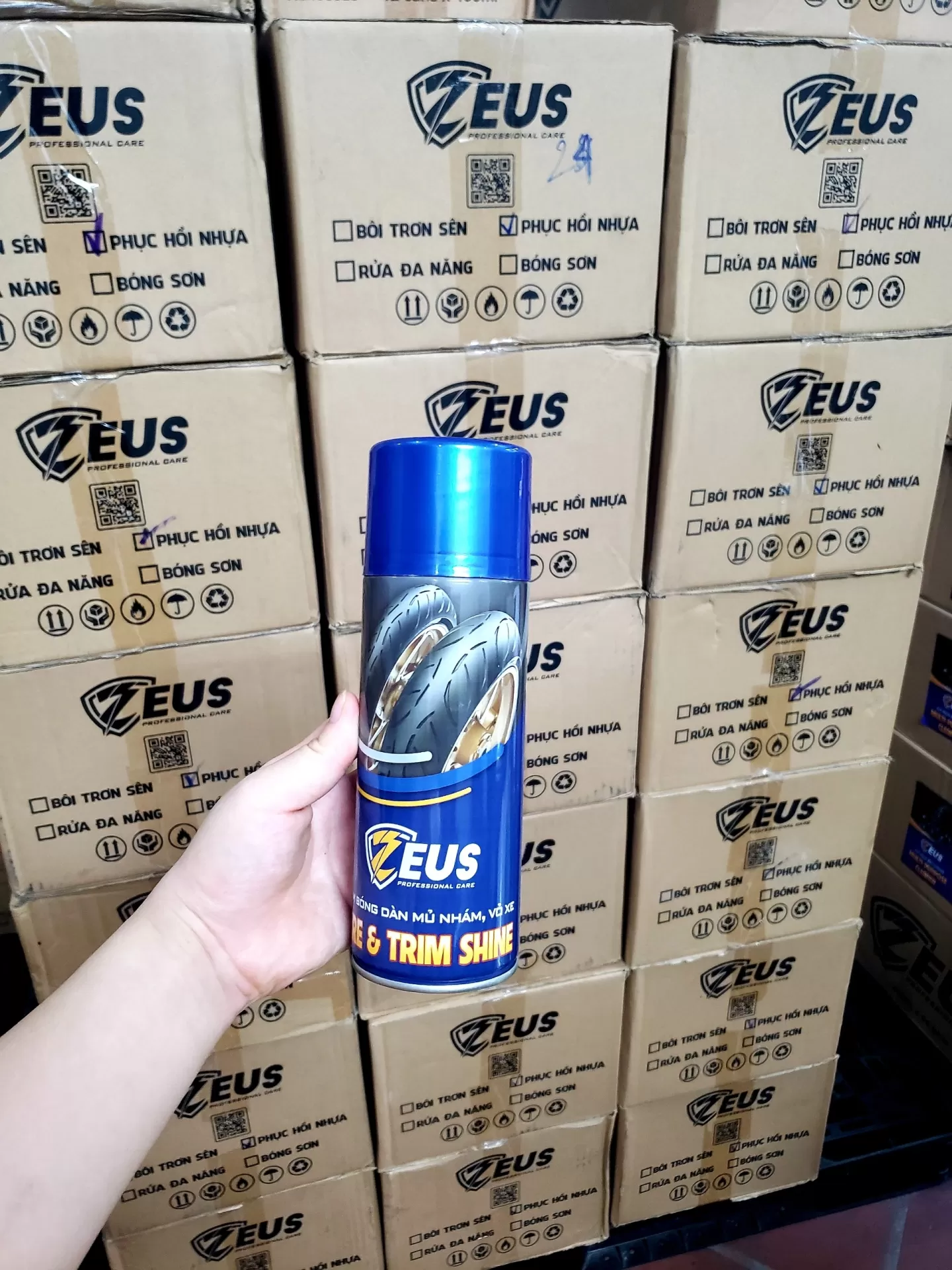Phục hồi nhựa nhám Zeus – Làm mới nhựa xe nhanh chóng