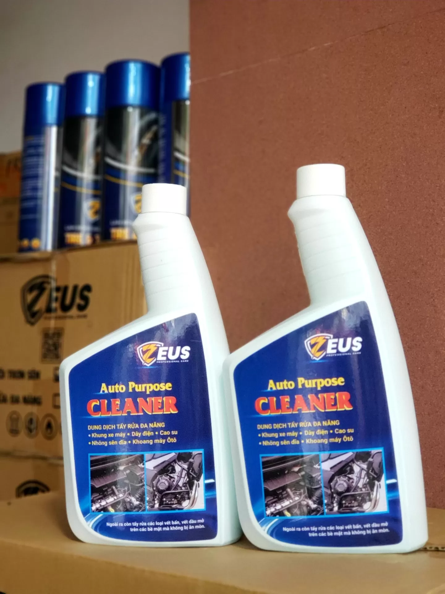 Tẩy đa năng Zeus 1000ml – tẩy sạch dầu mỡ, bùn đất, bụi bẩn cứng đầu trên xe và gia dụng