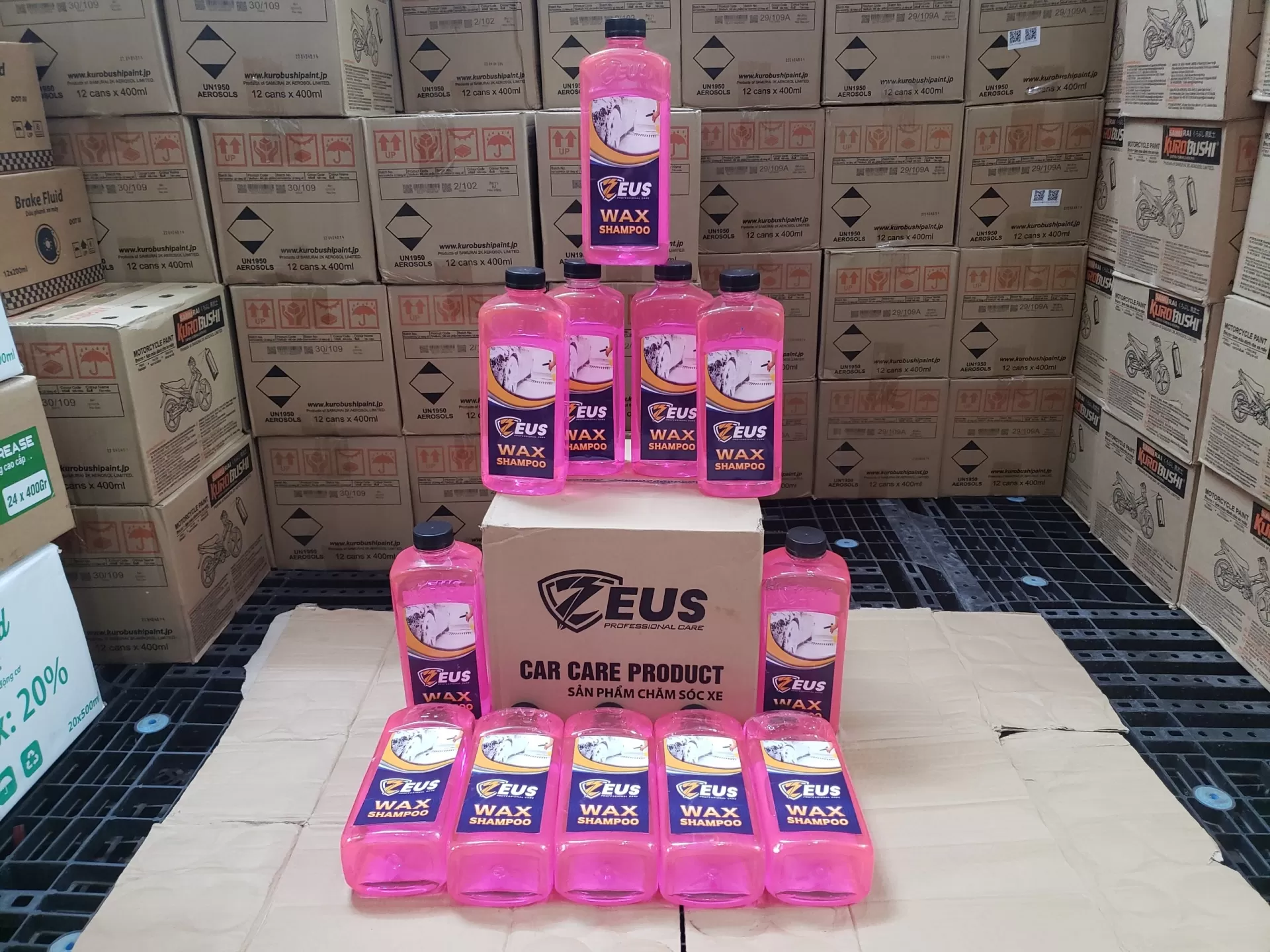 Nước rửa xe ô tô Zeus – tẩy sạch bụi bẩn, bóng sơn, không ăn mòn, an toàn với bề mặt sơn xe