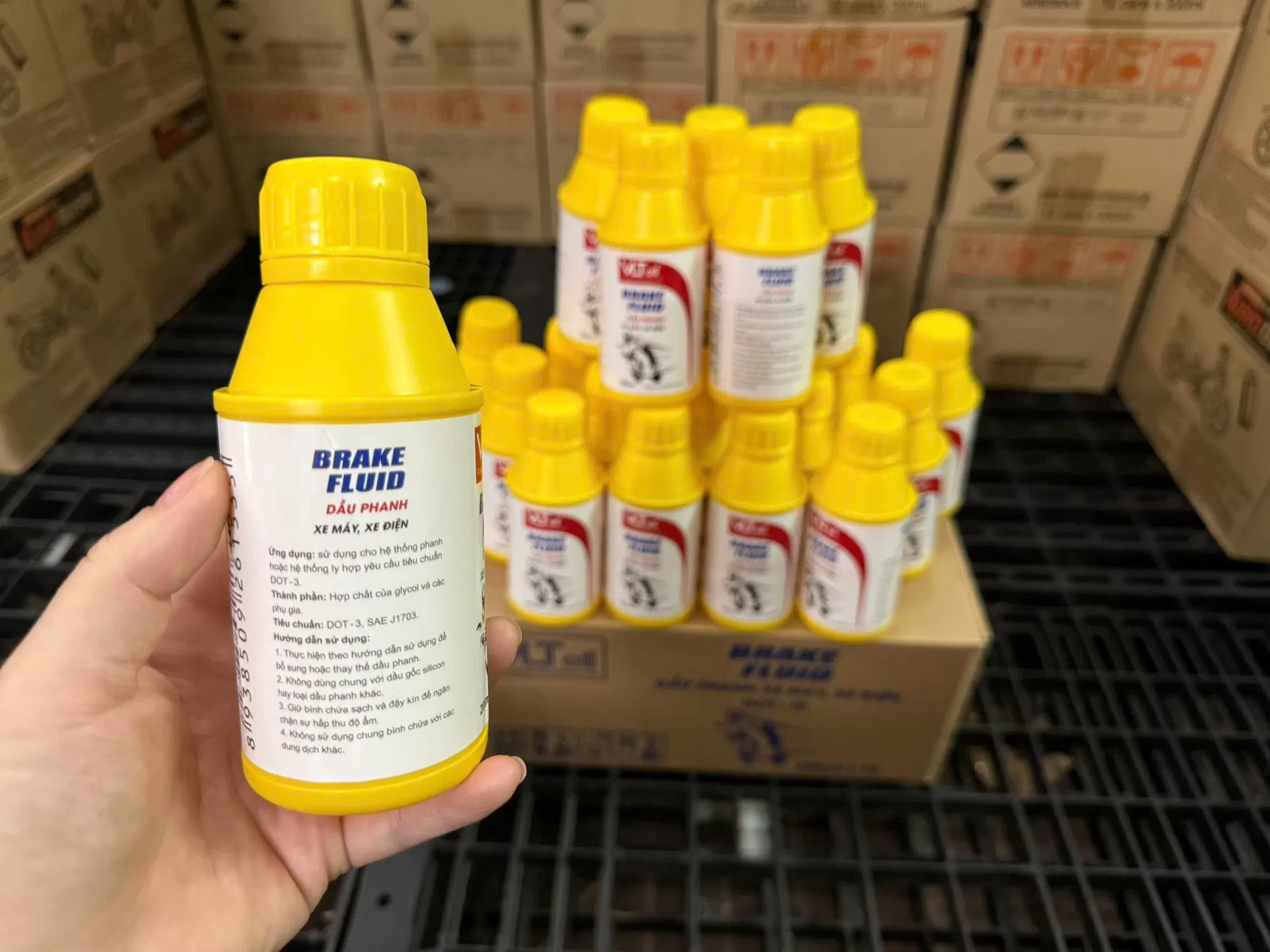 Dầu phanh Zeus 200ml – chuẩn DOT-3, truyền lực tốt, chống sôi, chống ăn mòn, an toàn cho hệ thống phanh