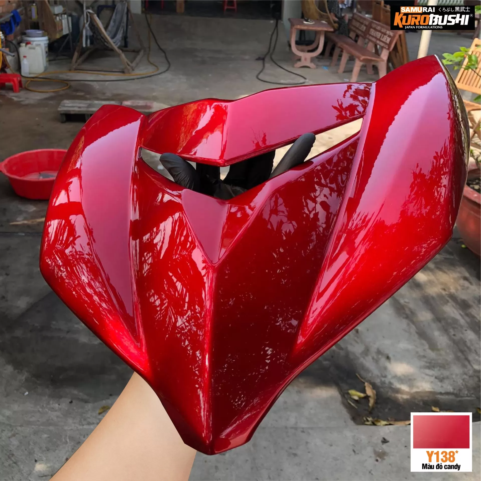 Sơn xịt Samurai Y138 màu đỏ ánh kim – rực rỡ, cá tính, bám dính tốt, khô nhanh