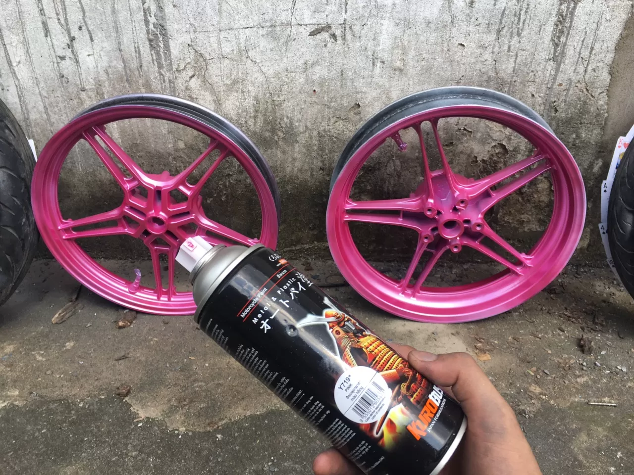 Sơn xịt Samurai Y719 màu hồng – dễ thương, nổi bật, bám chắc, khô nhanh